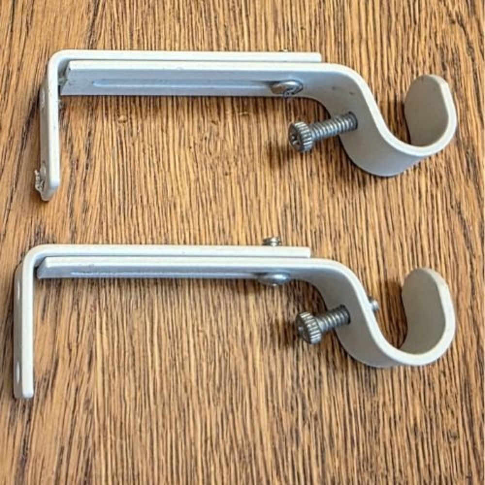 Set of 2 White Adjustable Metal Curtain Rod Brackets Wall‎ Mount 1/2 Inch Rod